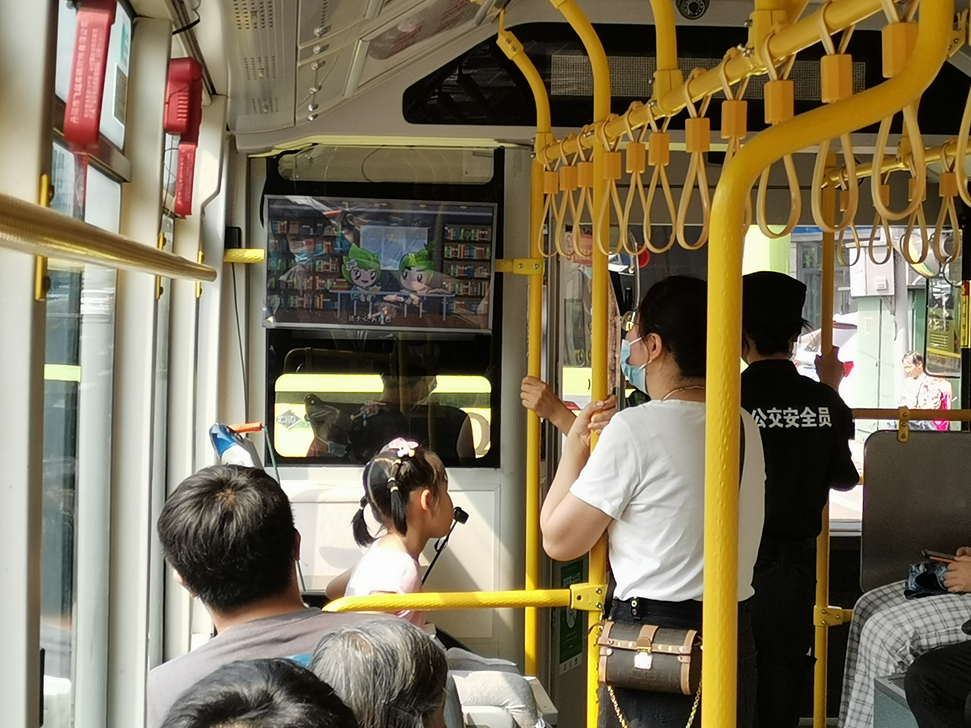 助力法治宜賓建設(shè)——宜賓公交車廂普法課堂開講啦！